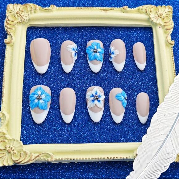 Handmade Floral Accent Press-On Nails - Picture 4 of 4
